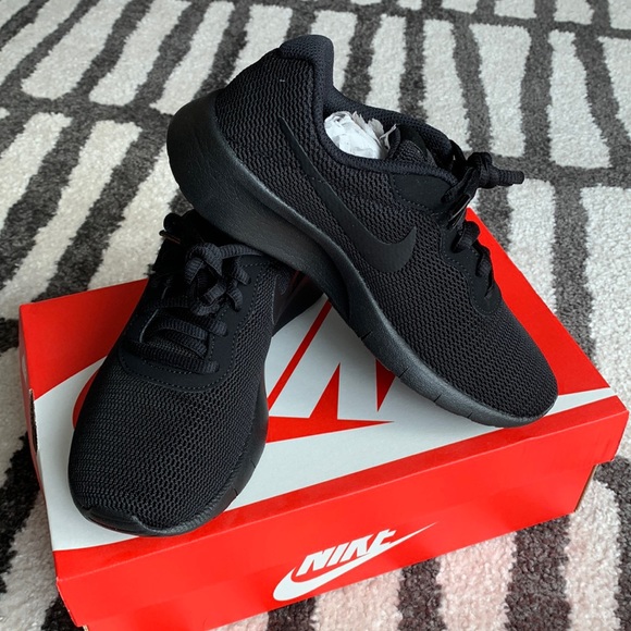 Nike | Shoes | Boys Size 3y Nike Tanjun 